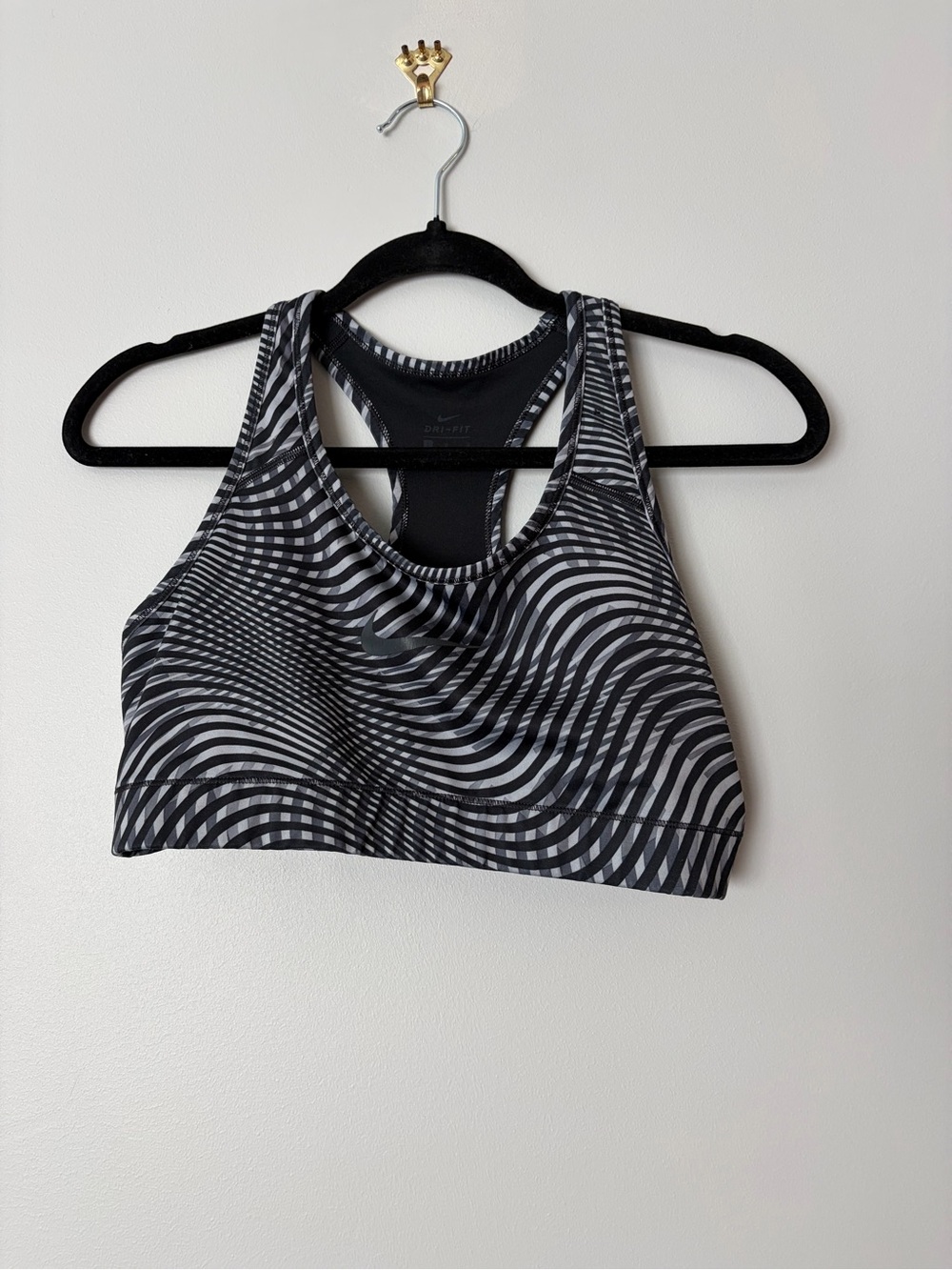 Nike Black & White Optical Wave Racerback Sports Bra L